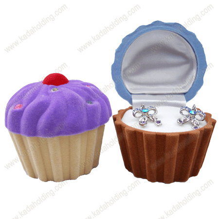 Cake Shaped Velvet Box